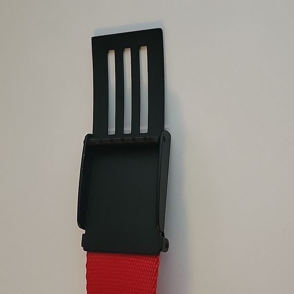 Adidas red belt 10/16 - Picture 3 of 4